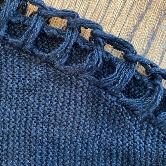 Line sweater - Picture 3 of 6